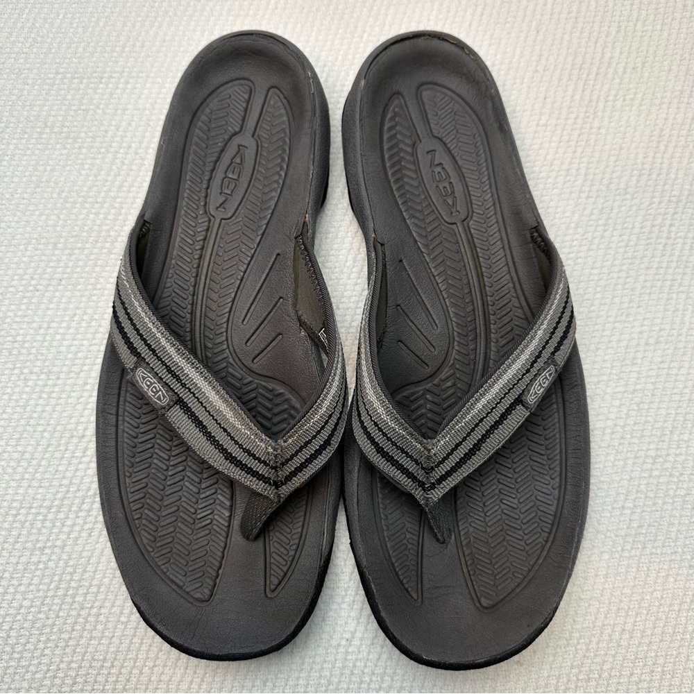 Keen Kona Flip flop Gray/Black Sandals Size 10.5